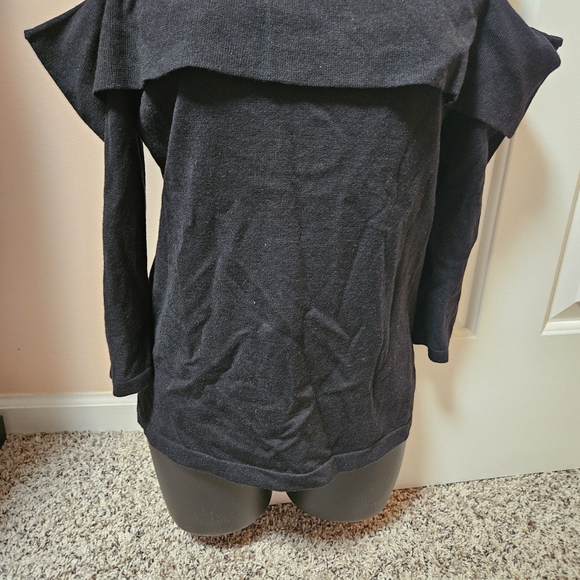 Black and White Striped Cold Shoulder Light Sweater - Picture 5 of 11